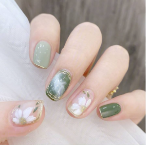 Green And Gold Nails Image